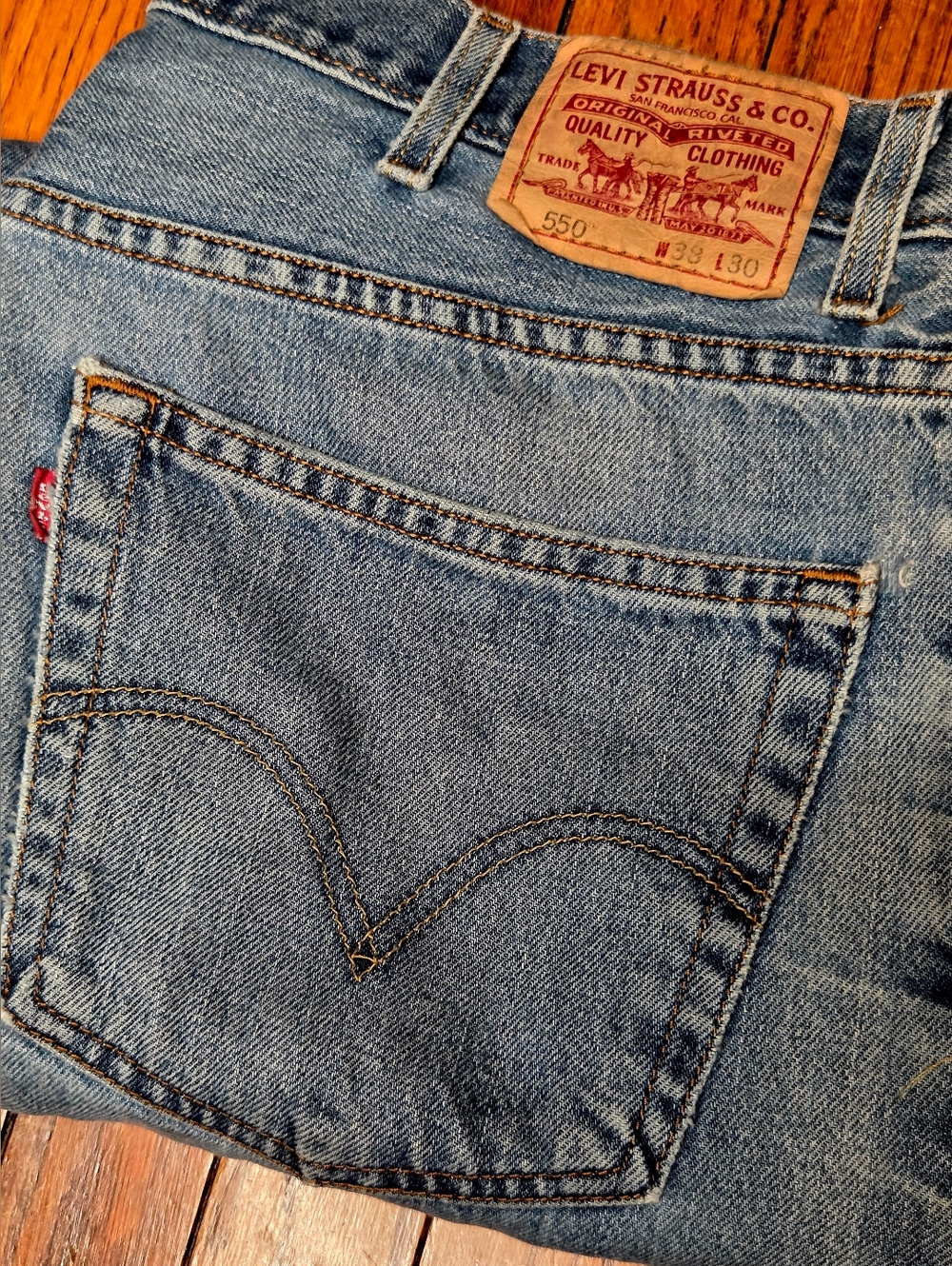 Levi’s 550 Relaxed Straight Fit Mens Lightwash 38x30 Fits 36x30 Denim Jeans A1